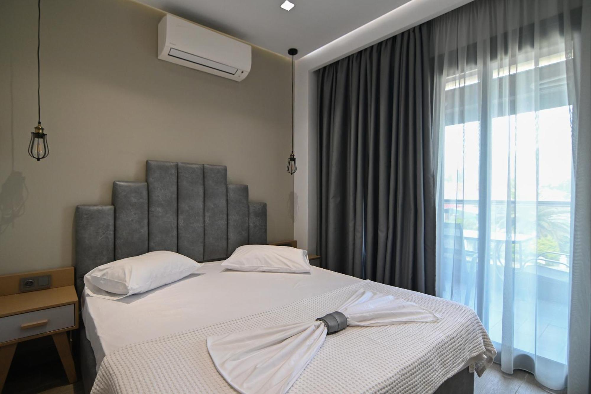 Amalia Rooms Sea View Vrasná Esterno foto